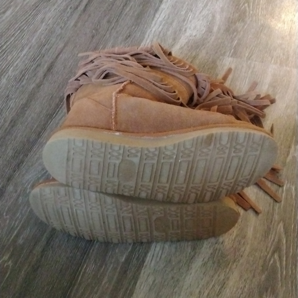 MINNETONKA- Fringe Saude Boots Size 8 - Picture 4 of 6